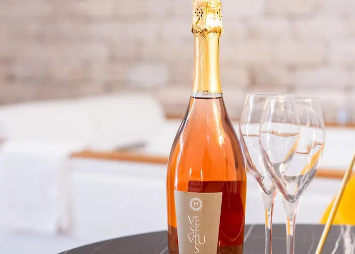 & Winery Bosco De Medici فندق بومبيي