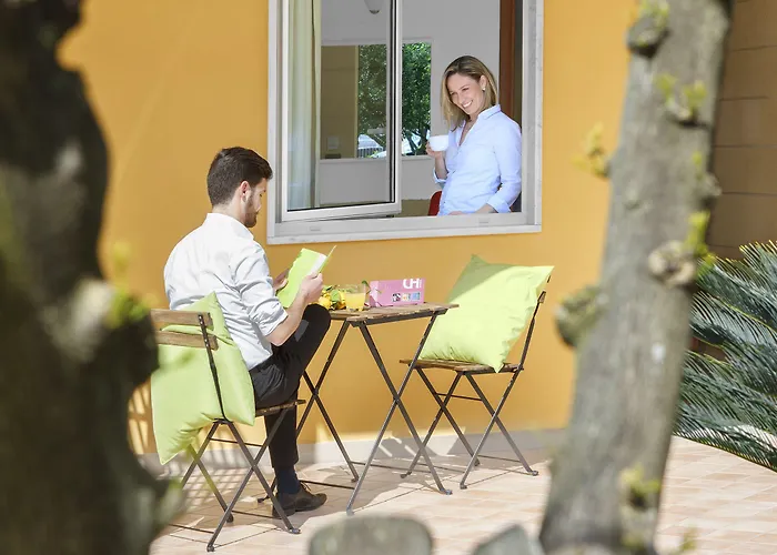 & Winery Bosco De Medici فندق بومبيي