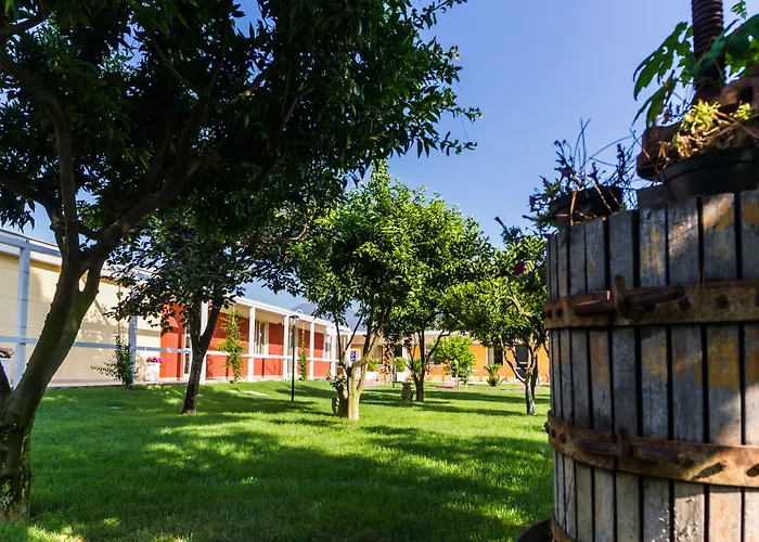 & Winery Bosco De Medici فندق بومبيي